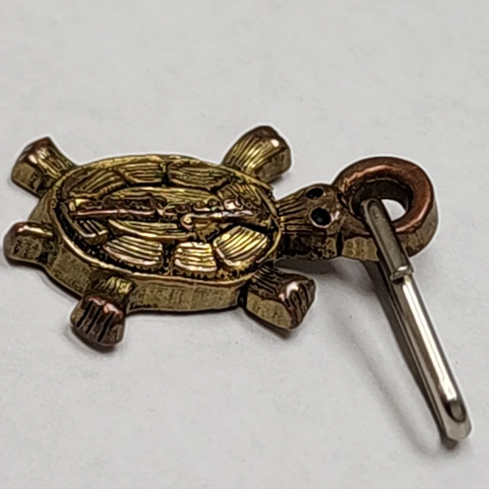 Advante Garde gold toned turtle keychain